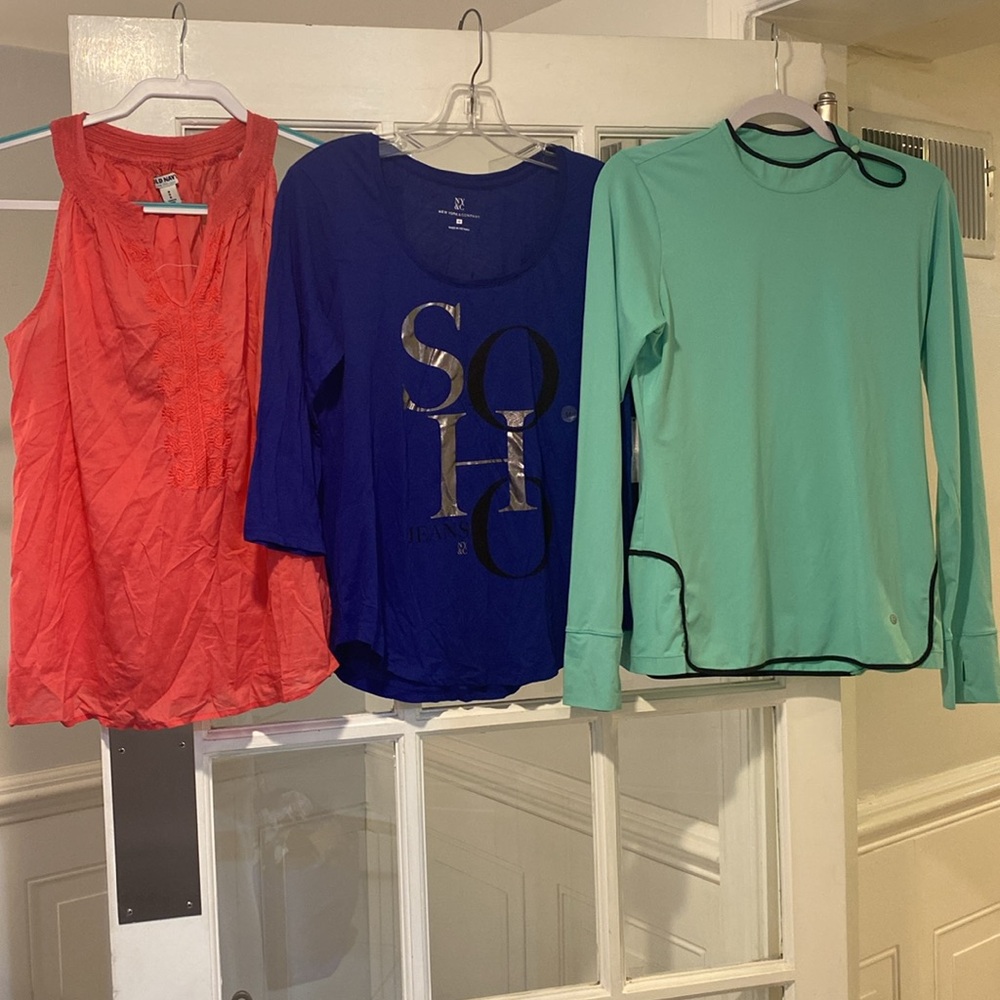 5 pound Bundle of 16 size Medium  Women Tops good condition - Picture 6 of 7